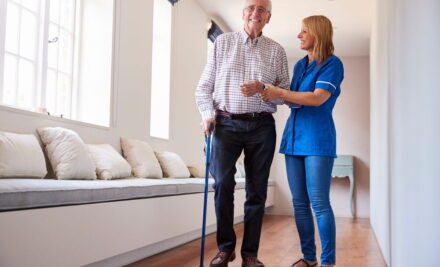 Personal care services that keep seniors independent – what professionals recommend
