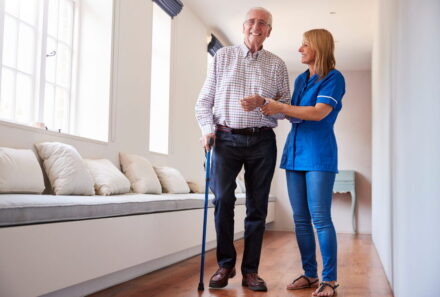 Personal care services that keep seniors independent – what professionals recommend